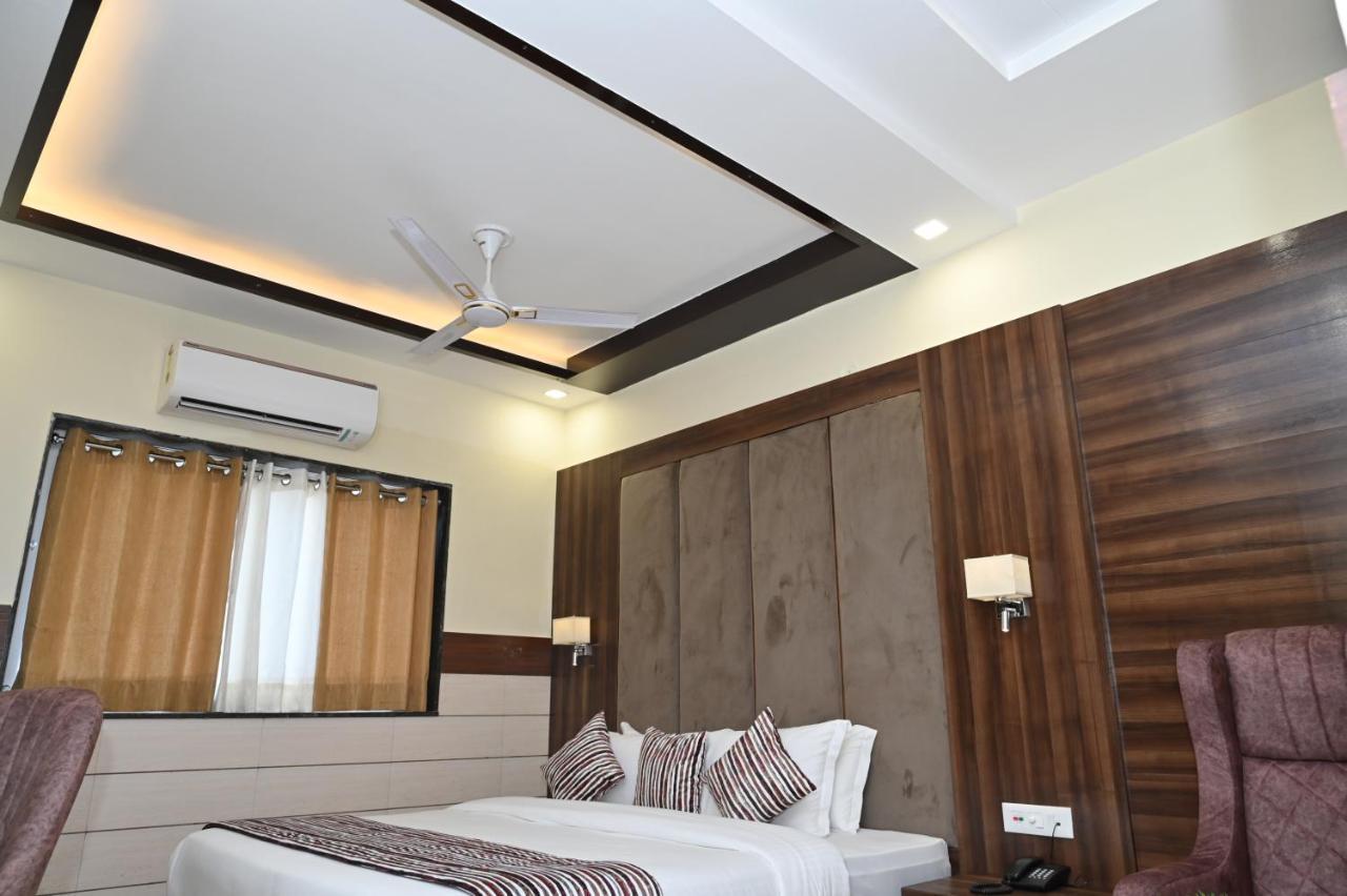 Hotel Vasdaa Grand Dehradun Exterior foto