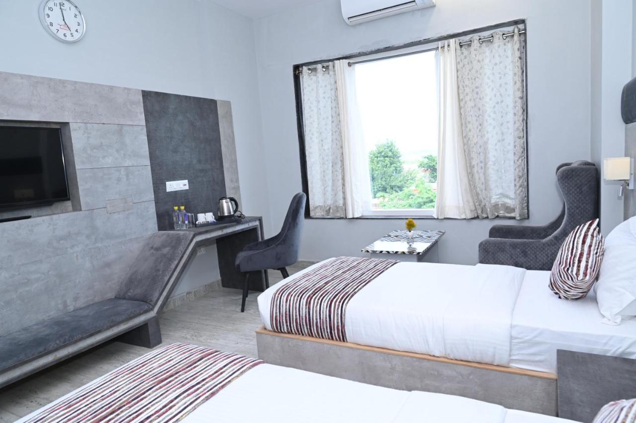 Hotel Vasdaa Grand Dehradun Exterior foto